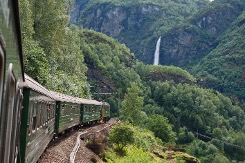 ノルウェーの壮大な絶景フィヨルド