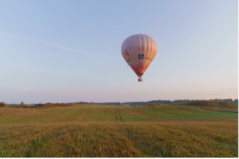 気球に乗って湖上のお城へ　– 　バルト三国編　その５