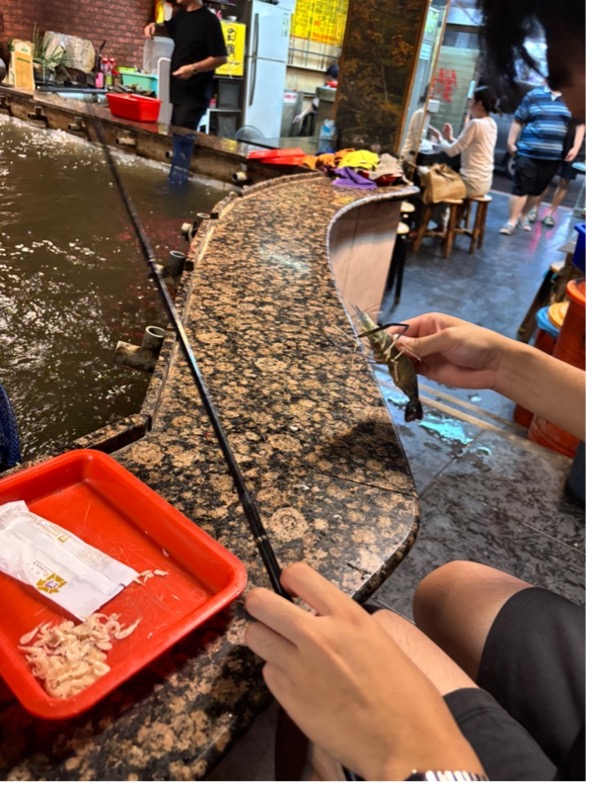 台北の大人の社交場、海老釣り–